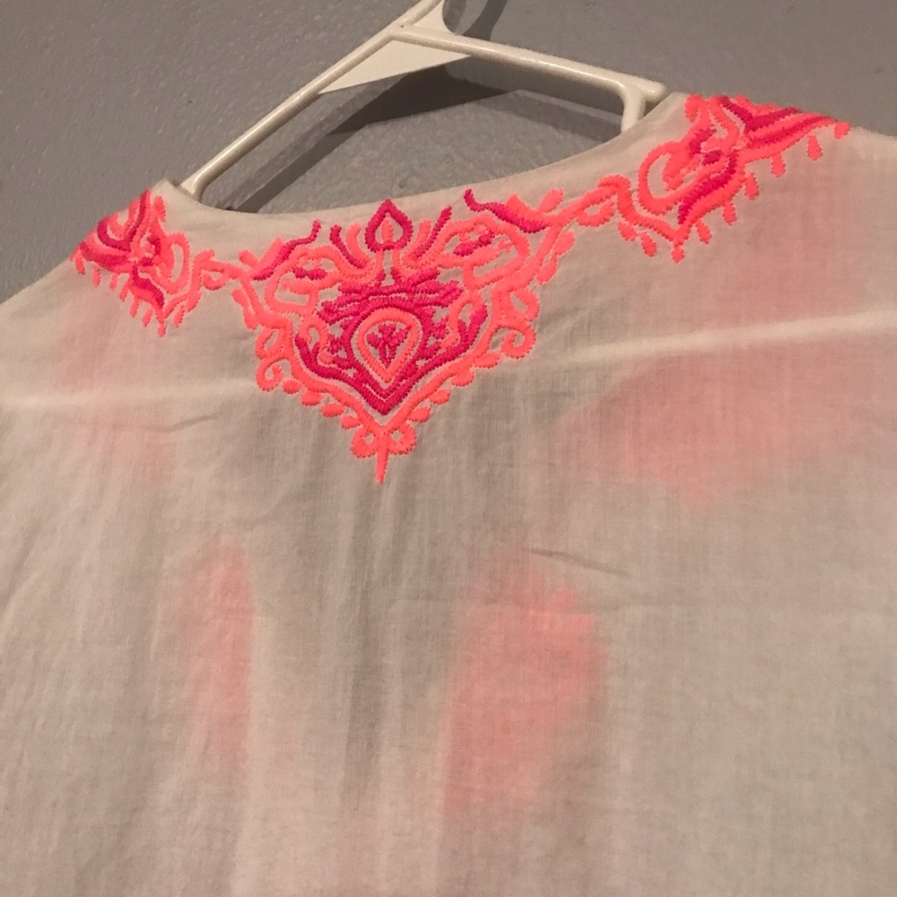 Lilly Pulitzer Amelia Island White Top with Pink Embroidery - Picture 7 of 16